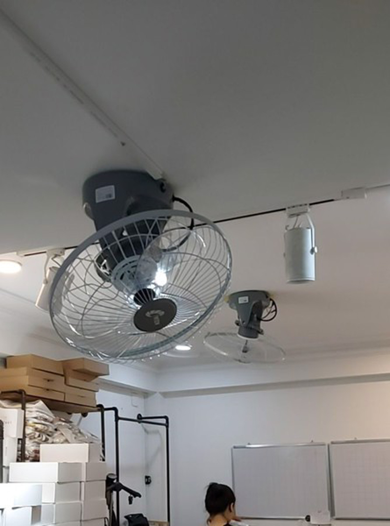 Dễ dàng lắp ddatjwj ở nhiều nơi: gia đình, phòng làm việc, cửa hàng,...
