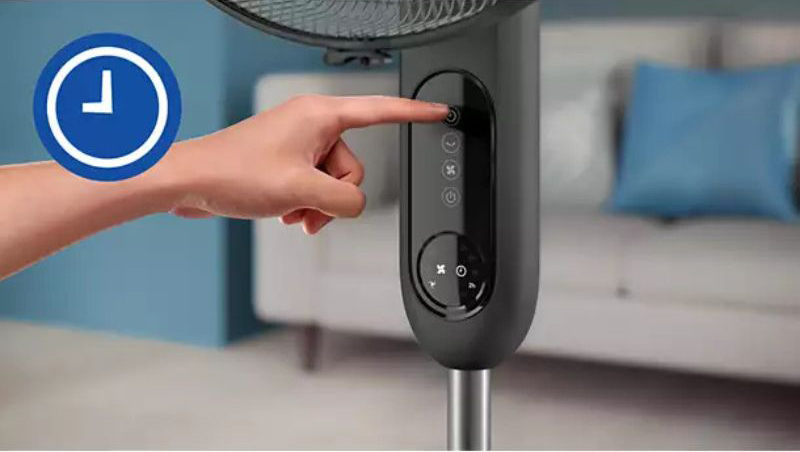 Bảng điều khiển điện tử trên thân quạt, dễ thao tác điều chỉnh 