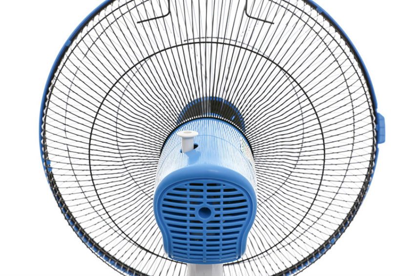 Lồng quạt khít an toàn, động cơ được bảo vệ bởi hộp quạt.