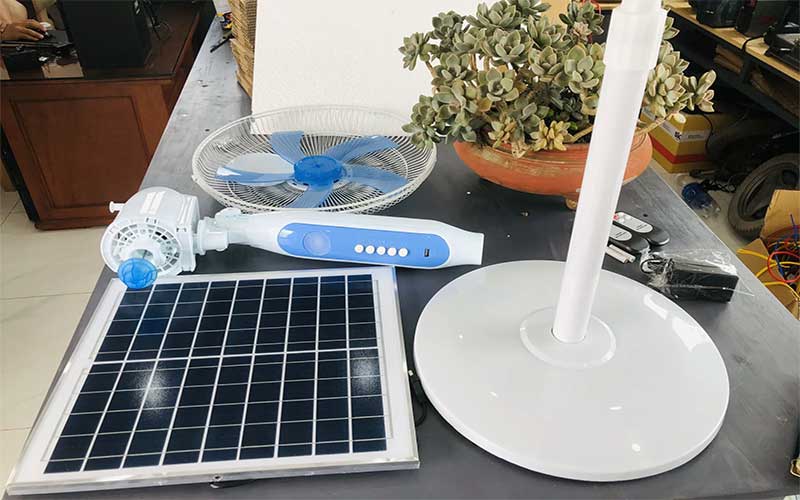 Quạt đứng năng lượng mặt trời Jindian JD188LL