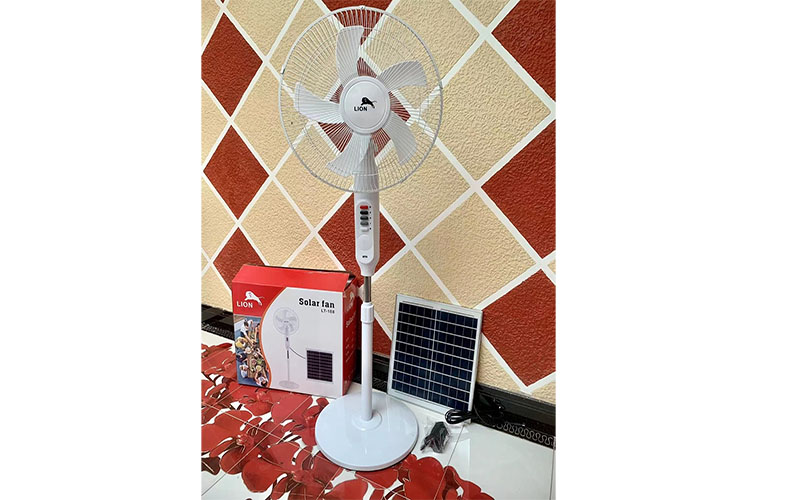 Quạt năng lượng mặt trời Lion LT-188 - Hàng chính hãng