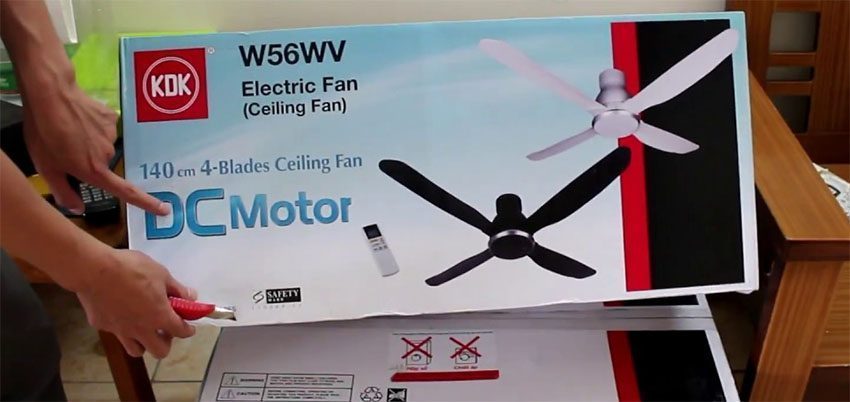 Hộp đóng gói của quạt trần 4 cánh KDK W56WV