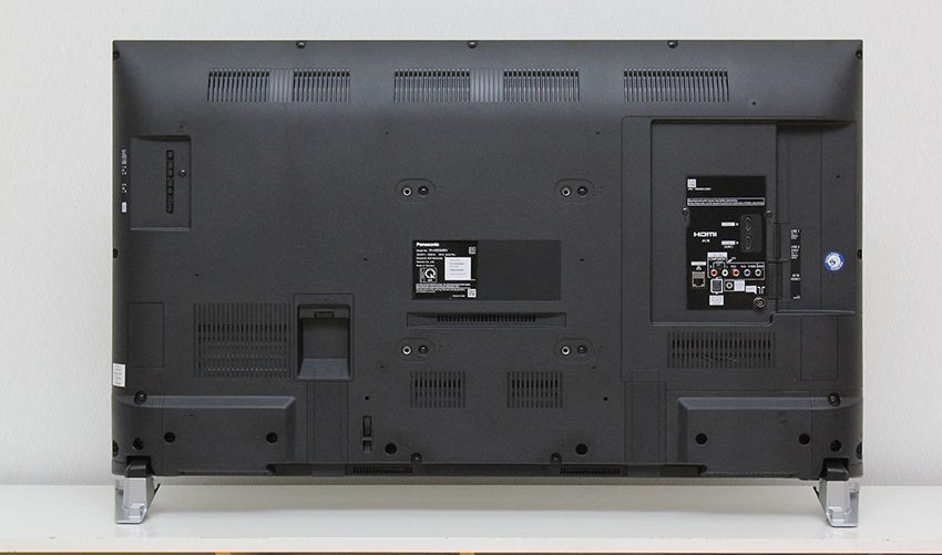 Mặt sau của Smart Tivi Panasonic TH-43DS600V 