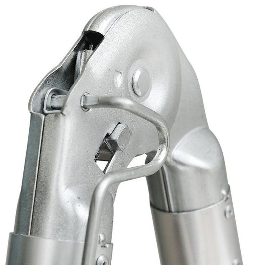 Thang nhôm đôi Ameca AMI-560 thiết kế chốt gập đôi chắc chắn, an toàn