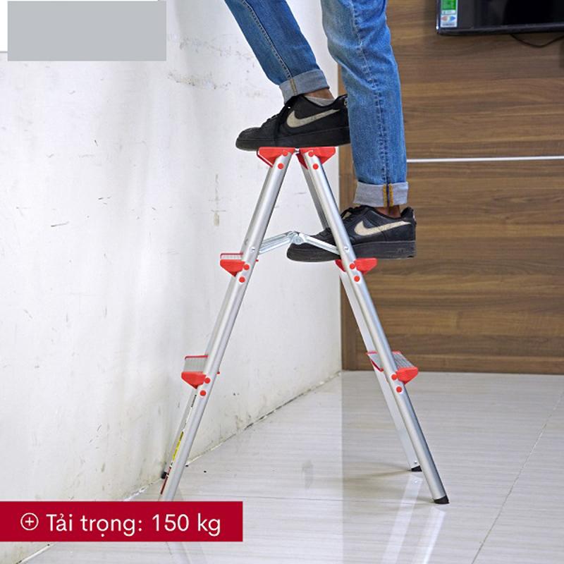 Bậc thang bản to tạo sự chắc chắn cho bước chân, tải trọng lên đến 150kg