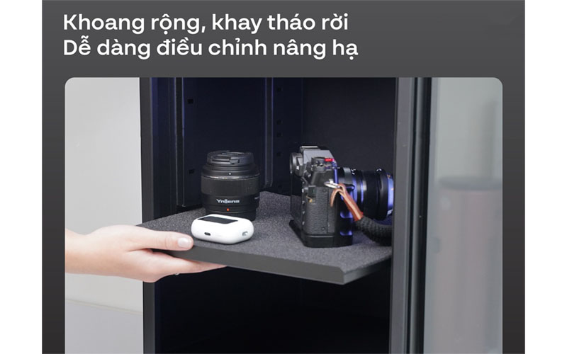 Khoang chứa rộng của Tủ chống ẩm Fujihome DC-70E