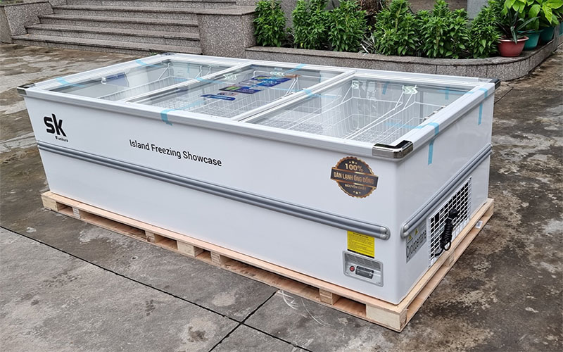 Tủ đông kính lùa Sumikura SKFS-1200F - Hàng chính hãng