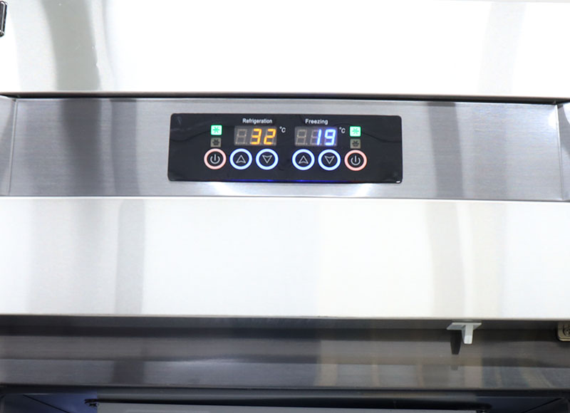 Bảng điều khiển điện tử và màn hình LCD bên ngoài