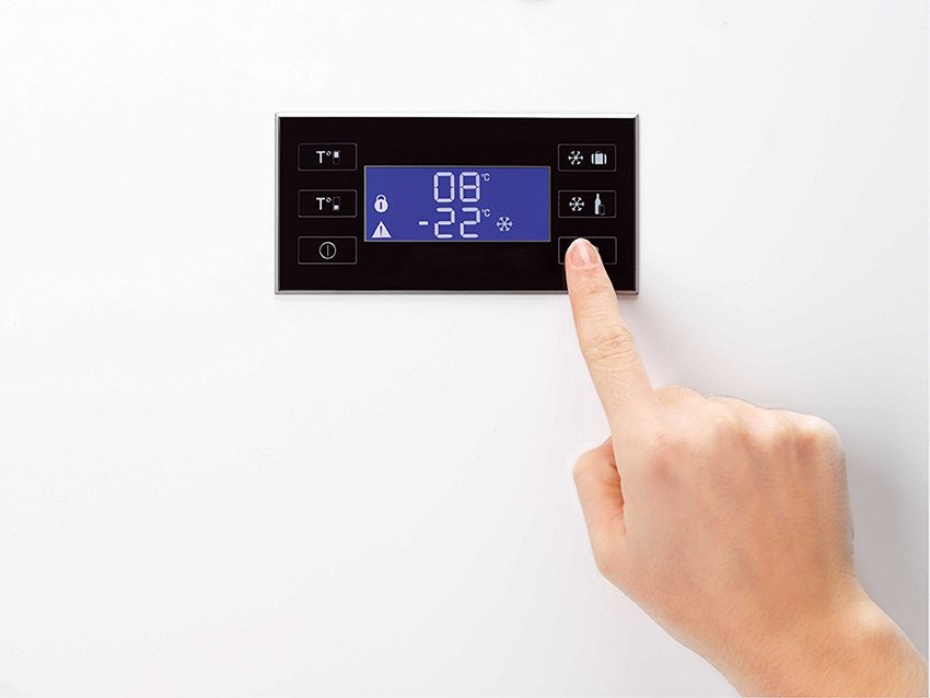 Bảng điều khiển của tủ lạnh Fagor FFK-1674XW