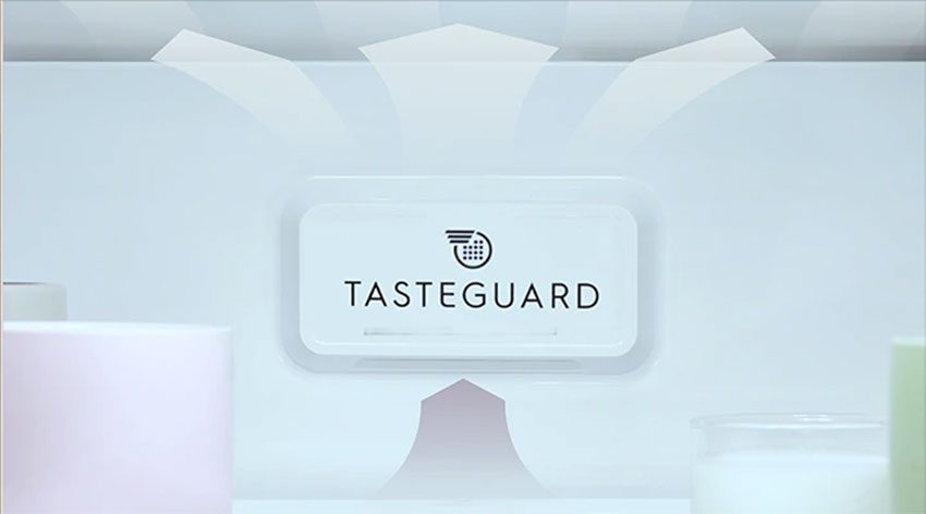 Tủ lạnh hai cửa Inverter Electrolux EBE4500B-G với hệ thống diệt khuẩn hiệu quả