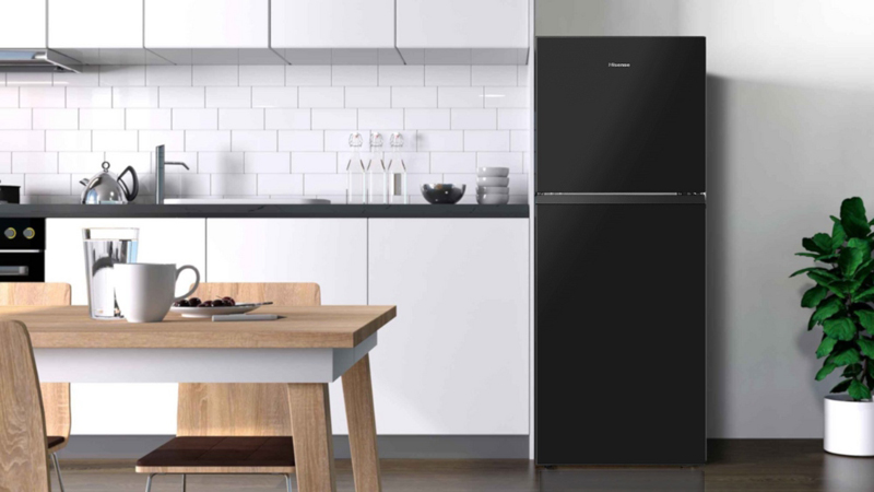 Thiết kế sang trọng với mặt kính đen bóng