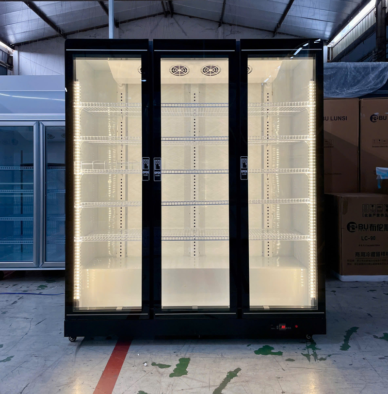 Tủ mát trưng bày 3 cánh kính Lightcool LS-1670 - Hàng chính hãng
