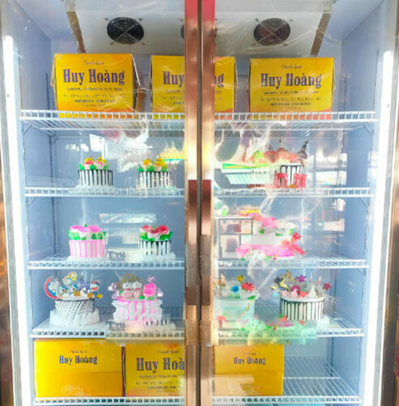 Dung tích lên đến 820L, không gian lưu trữ rộng rãi nên cho thể bảo quản được lượng lớn thực phẩm 