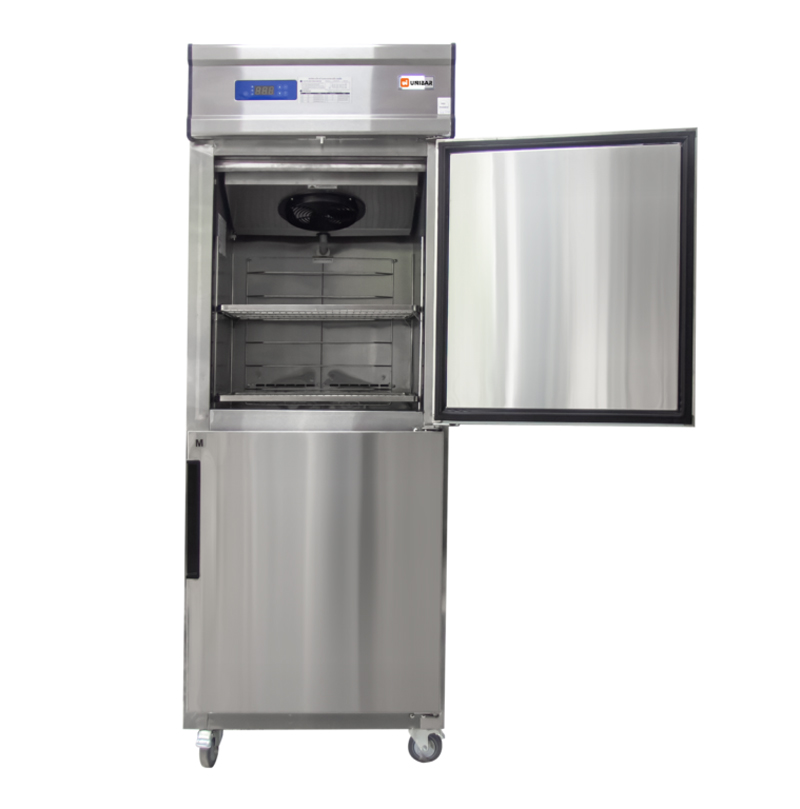 Tủ mát inox UB-2I600 với 1 quạt DC giúp hơi lạnh tỏa đều và không bị đóng tuyết.