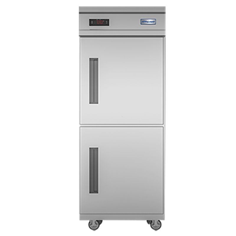 Tủ có bánh xe thuận tiện cho việc di chuyển