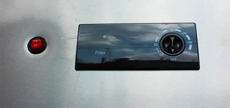 Tủ mát trưng bày 3 cánh Snow Village LC-1800CF - Hàng chính hãng