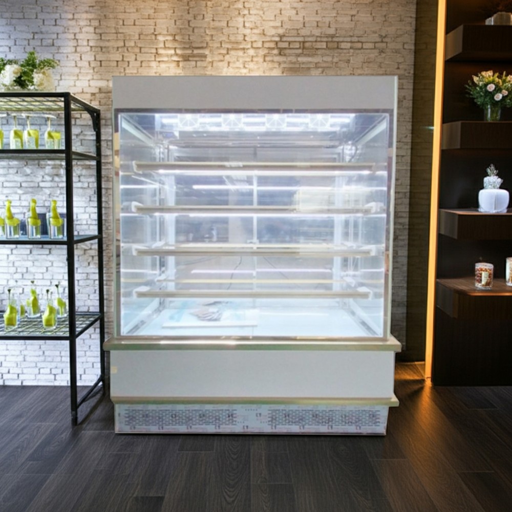 Cửa kính trong suốt, tủ có tông màu trắng sang trọng