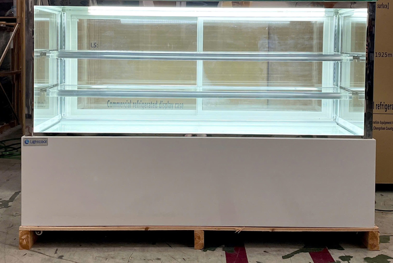 Hệ thống 4 kệ 5 ngăn rộng rãi cho bạn lưu trữ được số lượng nhiều bánh