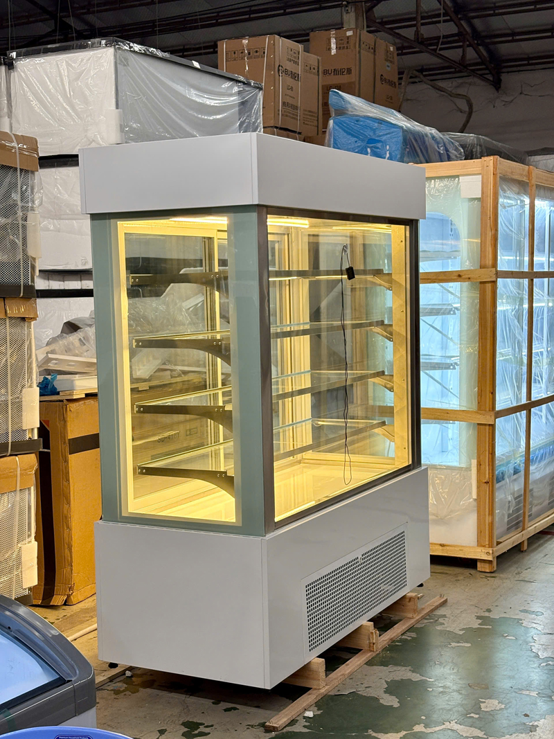 Bên trong có đèn LED chiếu sáng tạo hiệu ứng đẹp măt