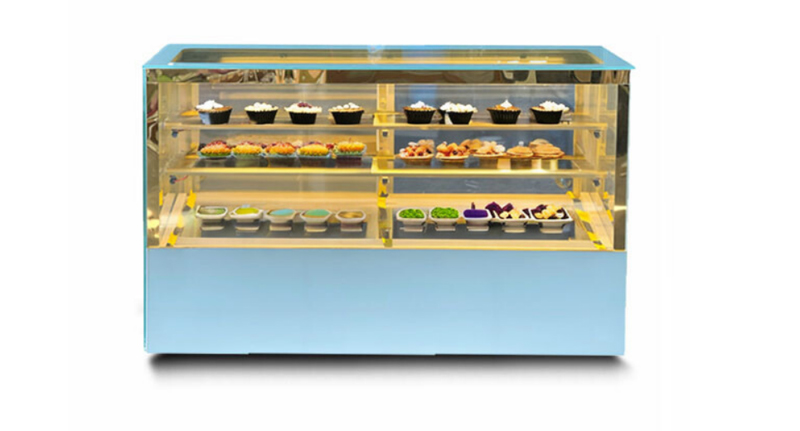 Bên trong tủ còn có hệ thống chiếu sáng bằng đèn LED