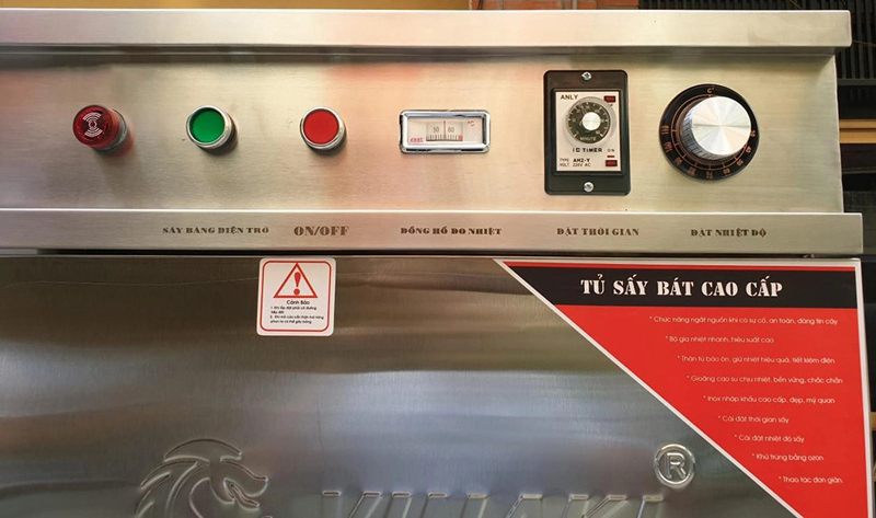 Bảng điều khiển cơ và đèn LED hiển thị chế độ hoạt động của tủ