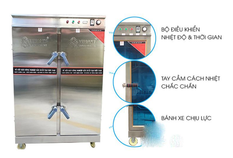 Tủ được là bằng inox cao cấp, chân đế có bánh xe thuận tiện di chuyển