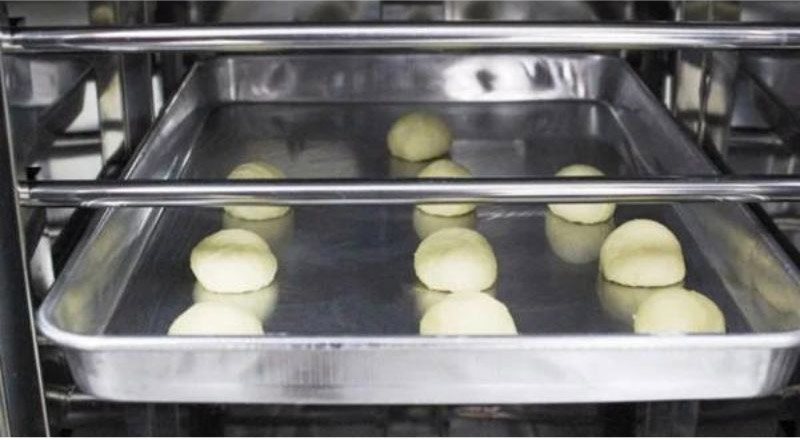 Chức năng hẹn giờ giúp bạn kiểm soát thời gian ủ bột chính xác, tránh tình trạng bột sẽ bị nở quá đà 