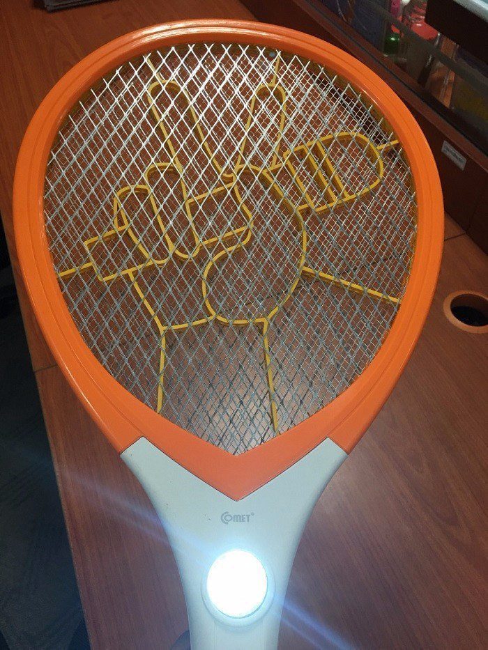 Vợt muỗi điện cao cấp Comet CP037