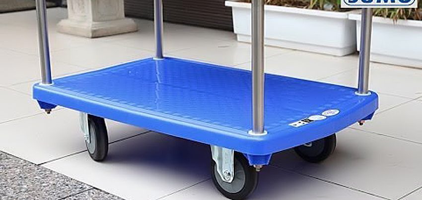 Mặt sàn làm bằng nhựa cao cấp của xe đẩy sàn nhựa Sumo NP-220S