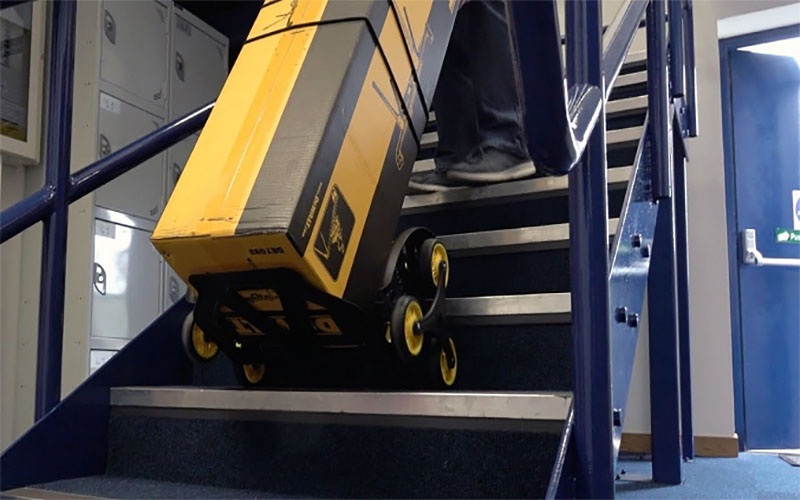 Xe kéo hàng leo cầu thang Stanley SXWTD-FT584 - Hàng chính hãng