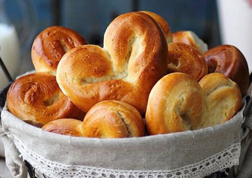 bánh mì từ Lò nướng điện 1 tầng 2 khay Berjaya BJY-E6KW-1BD 