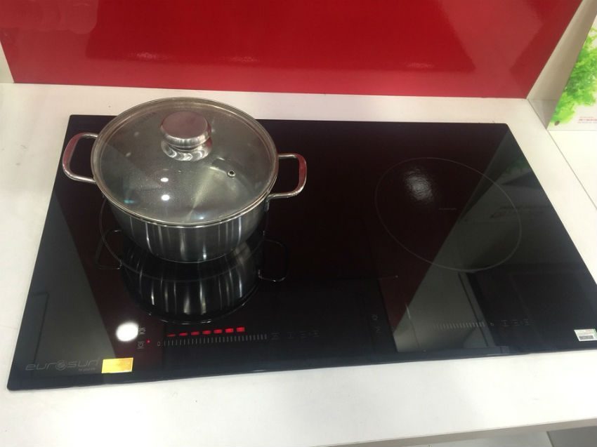 Bếp từ 2 vùng nấu Eurosun EU-T889G có công suất 3700W