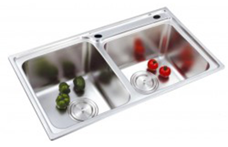 Chậu rửa chén Roland B-8344V sử dụng chất liệu cao cấp inox 304