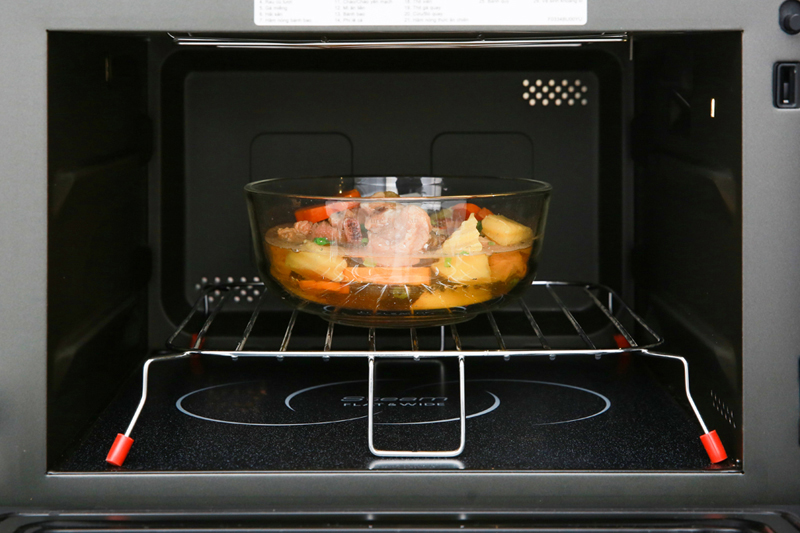 Có nhiều chức năng:  Rã đông, hâm, nấu, nướng, hấp tiện lợi