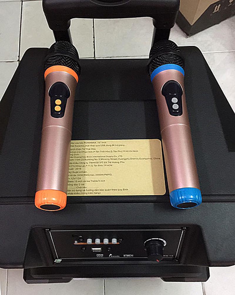 Đi kèm micro không dây chuyên dụng cho bạn thỏa mãn niềm đam mê ca hát