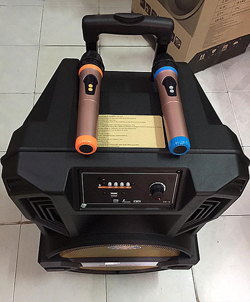 Thiết kế nhỏ gọn, kiểu dáng sang trọng, có tay kéo tiện lợi