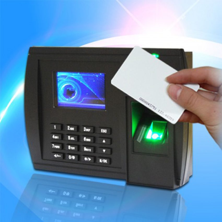 Máy chấm công Ronald Jack 5000T-C rất tiện lợi