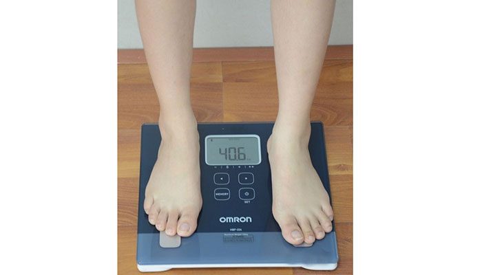 Cân sức khỏe Omron HBF-224