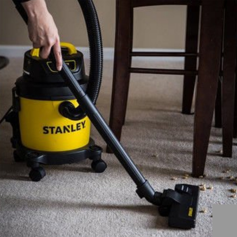 Công suất mạnh mẽ lên đến 1200W giúp bạn nhanh chóng làm sạch bụi trên thảm, ghế sofa, giường ngủ,... 