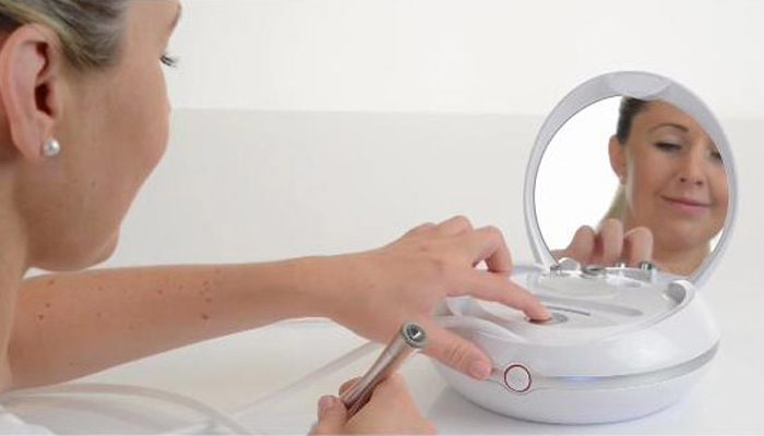 máy massage  trị liệu da mặt FC100