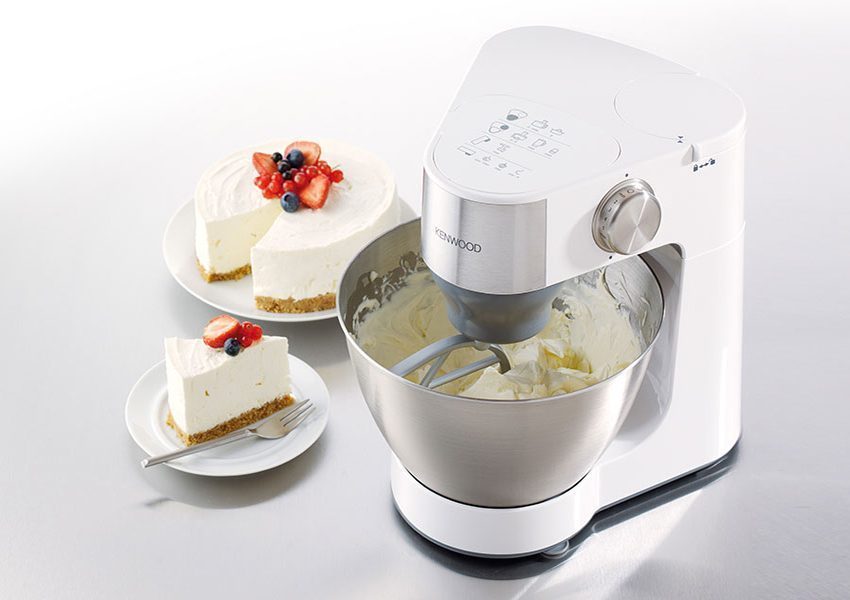 trộn kem với Máy trộn đa năng Kenwood KM282 