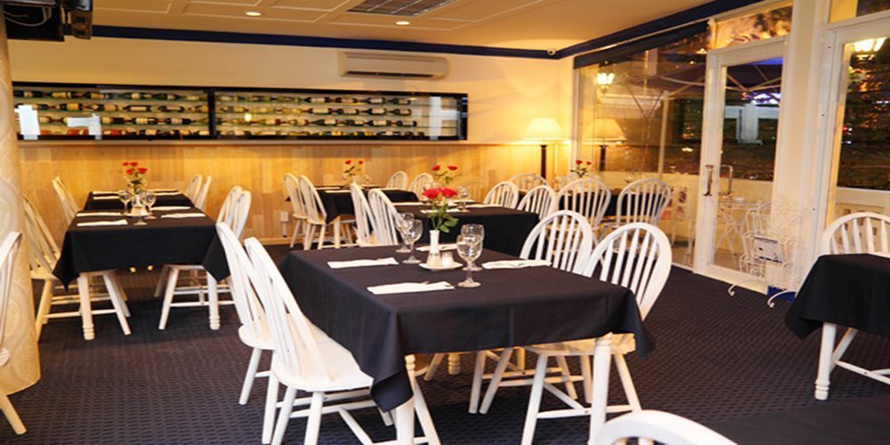 nhà hàng bếp âu