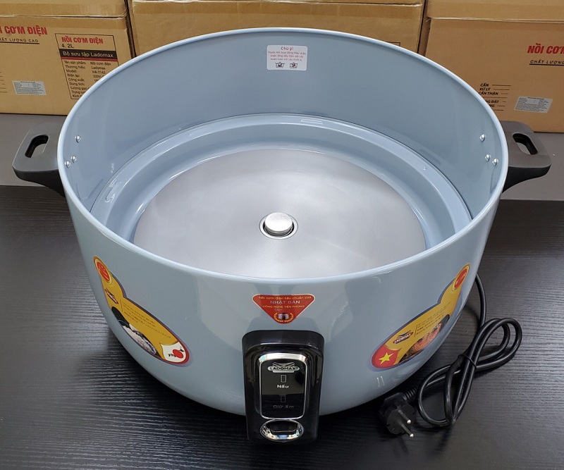 Mâm nhiệt lớn, tỏa nhiệt đều, cơm nhanh chín