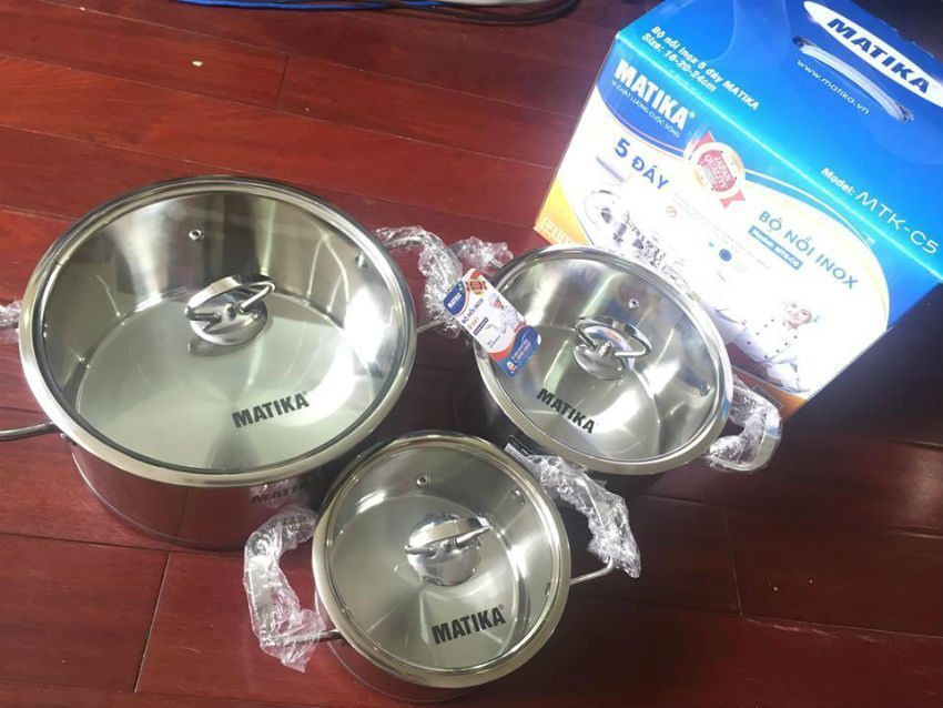 Bộ nồi Matika MTK-C5 với 3 kích cỡ khác nhau