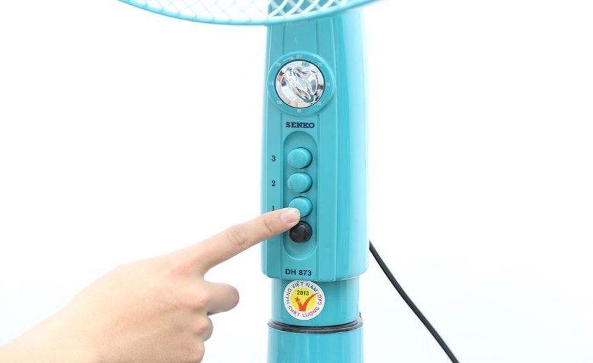 quạt đứng có hẹn giờ Senko DH873 có 3 phím điều chỉnh gió