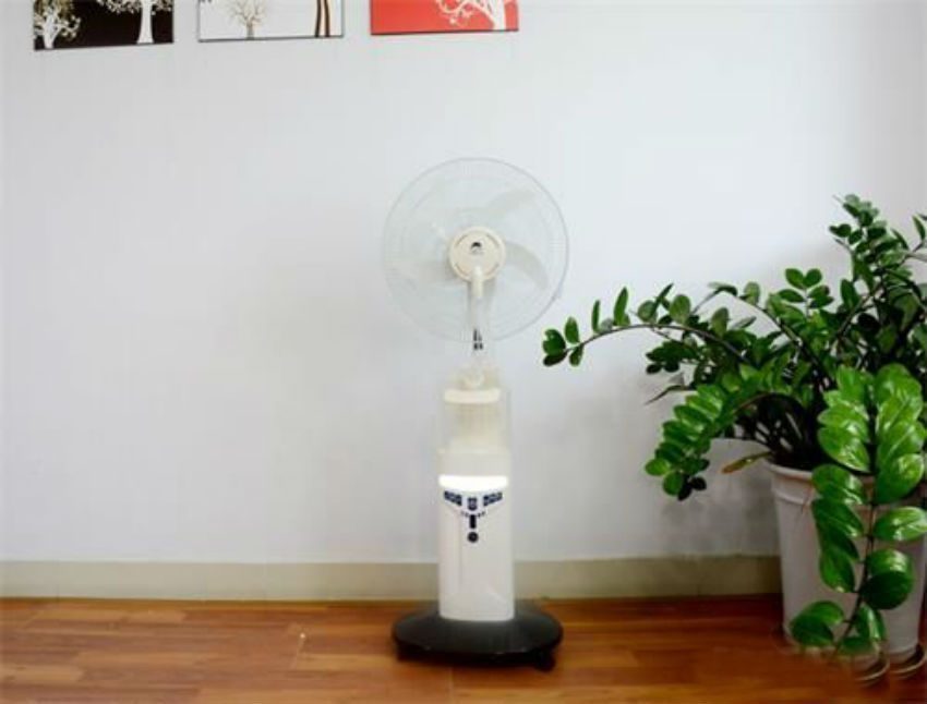 Quạt sạc phun sương Iruka I-80 - Hàng chính hãng
