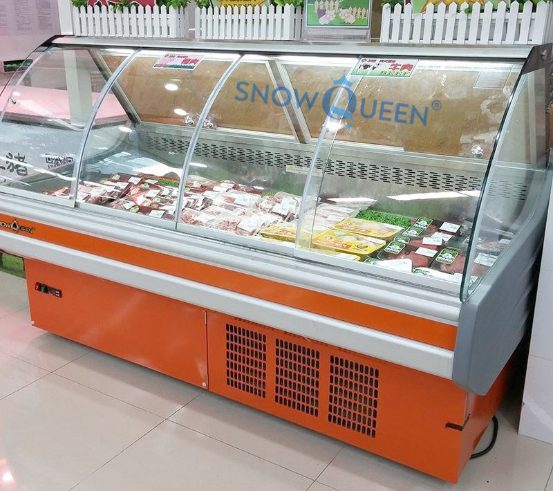 Có đèn Led chiếu sáng dễ dàng quan sát thực phẩm buổi tối