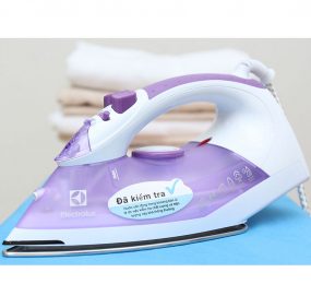 Bàn ủi Electrolux ESI4015 - Hàng chính hãng